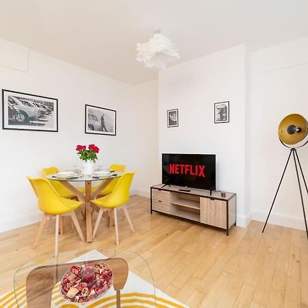 Two Bedroom Apartment By Buonomo Stays Short Lets & Serviced Accommodation In Balham With Balcony London Bagian luar foto