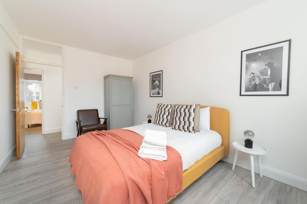 Two Bedroom Apartment By Buonomo Stays Short Lets & Serviced Accommodation In Balham With Balcony London Bagian luar foto