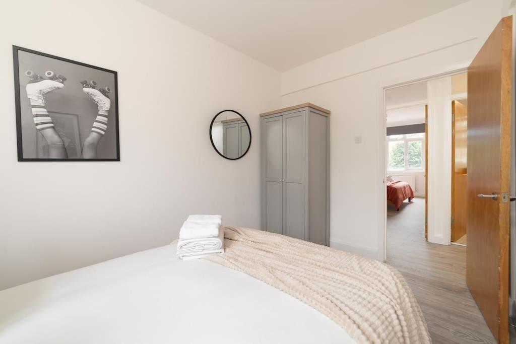 Two Bedroom Apartment By Buonomo Stays Short Lets & Serviced Accommodation In Balham With Balcony London Bagian luar foto