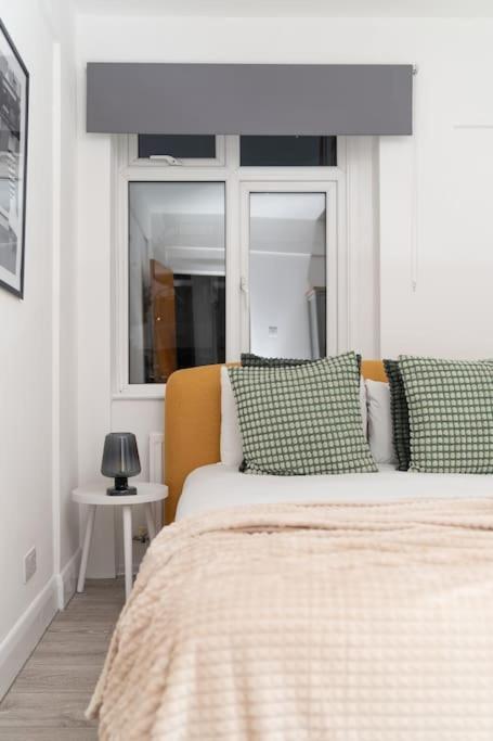 Two Bedroom Apartment By Buonomo Stays Short Lets & Serviced Accommodation In Balham With Balcony London Bagian luar foto