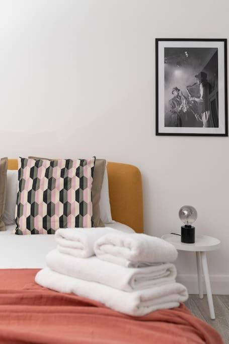 Two Bedroom Apartment By Buonomo Stays Short Lets & Serviced Accommodation In Balham With Balcony London Bagian luar foto